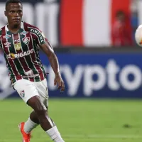 Jhon Arias volta à campo pelo Fluminense neste domingo (15)