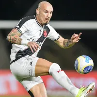 Maicon do Vasco brinca com pontos que levou no nariz após choque contra Athletico-PR