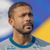 Vladimir, ex-Santos, causa confusão na Série B e xinga árbitro