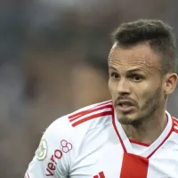 Roger assume que pode usar Renê como zagueiro no Inter: \'Poderia colocar\'