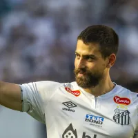 Luan Peres marca e salva o Santos no aniversário da Vila Belmiro