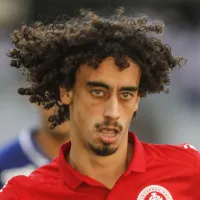 Valdívia cobra dívida do Inter