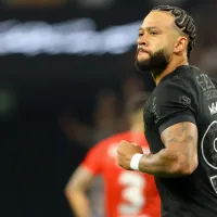 Memphis Depay estará presente em Corinthians x Flamengo na Copa do Brasil em um dos camarotes 