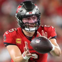 NFL multa Baker Mayfield, dos Buccaneers, por jogada dura contra um jogador dos Ravens de Lamar Jackson