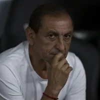 Corinthians estende o vínculo de Ramón Díaz e treinador assina até 2026, avisa Neto: 