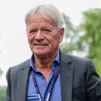 Ex-piloto Marc Surer critica Mercedes por preferir Antonelli em vez de Sainz: “Por que arriscar?