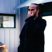 Hamilton se despede emocionado da Mercedes em Brackley: “Tudo acaba aqui”