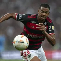 Carlinhos surge como opção caseira para o Flamengo após lesão de Pedro