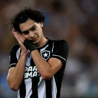 Matheus Nascimento do Botafogo, faz golaço em partida e recebe diversas críticas nas redes sociais