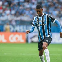 Atacante gremista comemora retorno com assistência