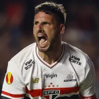 Calleri desencanta no São Paulo e brinca com Oscar protestando autoria do primeiro gol: “então são…”