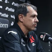 Fábio Carille é informado que Pedrinho acertou a renovação de Rayan no Vasco da Gama