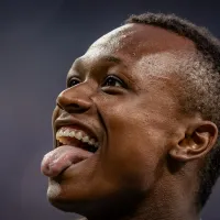 Após evoluir na recuperação, Nathan Fernandes protagoniza resenha com Yarlen no Media Day do Botafogo; veja vídeo