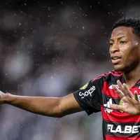 Plata tranquiliza torcida após sair com dores em Flamengo x Vasco: “Só câimbra”