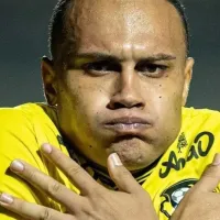 Ex-Corinthians, Léo Jabá é flagrado no exame antidoping contra Timão e está suspenso do futebol