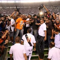 Há 18 anos, Romário marcava gol de número 999 na carreira em cima do Flamengo