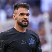 Raniele leva entrada violenta, faz sutura no intervalo e joga com sangue na meia