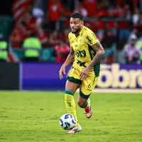 Reinaldo beija bandeira do São Paulo após marcar gol pelo Mirassol no Morumbis