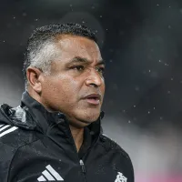 Roger testa, gira, repete… mas ponta-direita segue vaga no Inter antes do Bahia