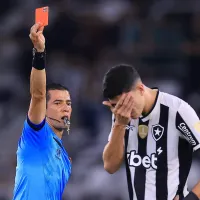 Jair, do Botafogo, é denunciado pela Conmebol e pode pegar gancho maior na Libertadores