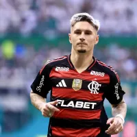 Flamengo negocia renovação de Varela e empresário vem ao Rio