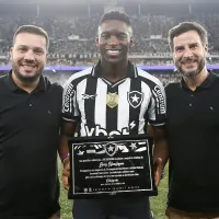 Luiz Henrique é homenageado pelo Botafogo após brilhar em conquistas históricas