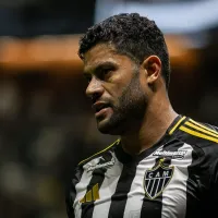Hulk discursa com companheiros do Atlético-MG antes do triunfo contra o Internacional