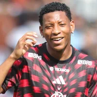 Filipe Luís prepara mudanças para enfrentar o Chelsea e Wesley, Plata e Alex Sandro devem ser as novidades no Flamengo
