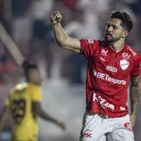 Alesson é apresentado no Mirassol após passagem pela Rússia e celebra retorno ao Brasil