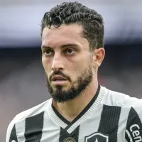 Após vaga nas oitavas, Alex Telles ironiza críticas ao Botafogo: “Viemos só conhecer o Mickey”