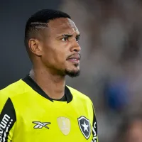 Goleiro John deixando o Botafogo para assinar com o Manchester United não irá acontecer