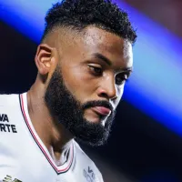 Sabino vira assunto após lance inusitado em Flamengo x São Paulo e tricolores criticam zagueiro