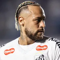 Neymar compra briga de Danilo e cobra torcedor do Santos para não chamar medalhão de mercenário