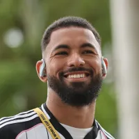 Douglas Luiz, ex-Vasco, falta reapresentação na Juventus e pode deixar o clube
