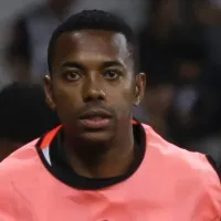 Robinho conversa com o filho, Robson Júnior, e dá conselhos ao jovem atacante do Santos