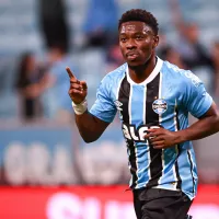 Francis Amuzu está incomodado e quer sair do Grêmio; Atacante interessa ao Al-Riyadh, da Arábia Saudita
