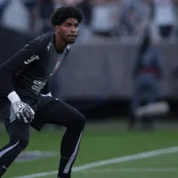 Hugo Souza recebe críticas dos torcedores após gol sofrido no empate com o Fortaleza