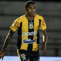 Negociação por Dantas trava e Botafogo busca novo zagueiro no mercado