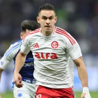 Borré é expulso por falta forte em Christian e vira alvo de críticas no Internacional