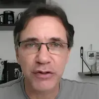 Vagner Frederico informa que o Santos está decidido a contratar um novo centroavante 