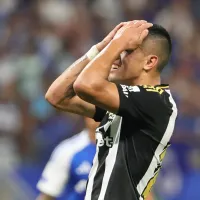 Cuello acaba de sofrer lesão em cena fortíssima, e é substituído em Bolívar x Atlético-MG