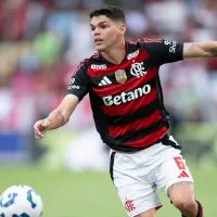 Ayrton Lucas é criticado pelos torcedores durante Flamengo x Santos