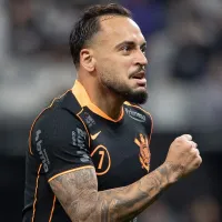 Corinthians vê clima azedar e Maycon se irrita com indefinição que trava seu futuro no clube