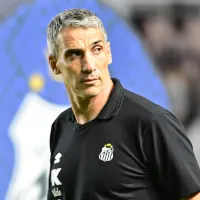 Vojvoda analisa disputa na zaga do Santos após suspensão de Zé Ivaldo contra o Internacional pelo Brasileirão