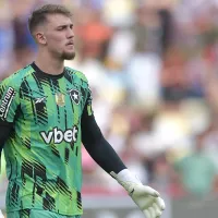 Léo Linck falha no gol do Corinthians e torcida do Botafogo não poupa críticas ao goleiro
