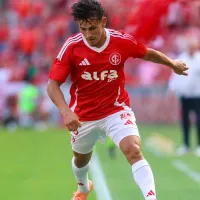 Inter vence, se salva e vive polêmica com Bernabei