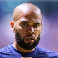 Daniel Alves é flagrado durante PSG x Flamengo