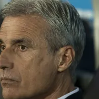 Com aval de Luís Castro, Grêmio negocia saída definitiva de Arezo