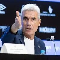 Luís Castro 'barra' contratação de camisa 10 e impõe novos nomes à diretoria