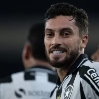 Alex Telles não se vê como ídolo do Botafogo